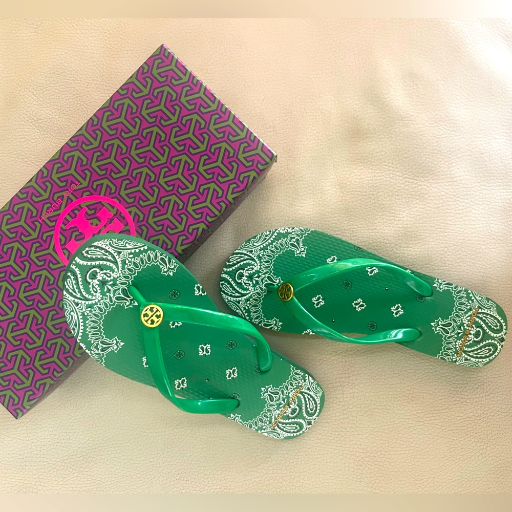 New In Box Tory Burch Size 6 Green Flip Flop